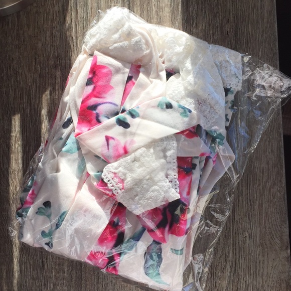 NWT! Gorgeous Floral Maternity Robe! 🎀 - Picture 3 of 4